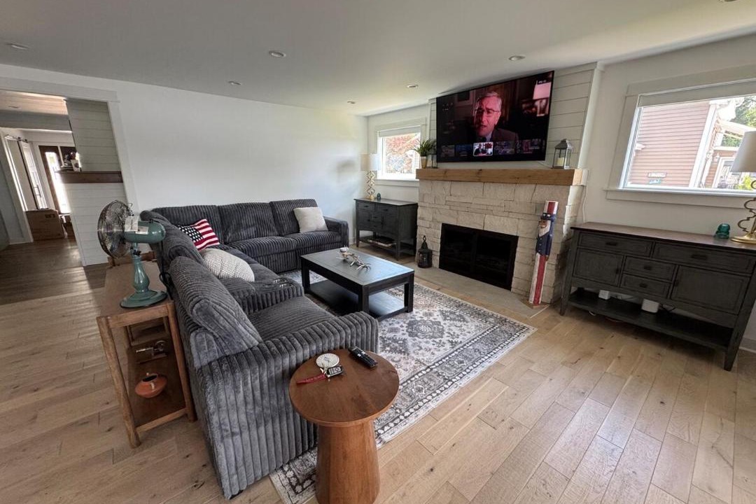 Photo of Livingroom in McHenry