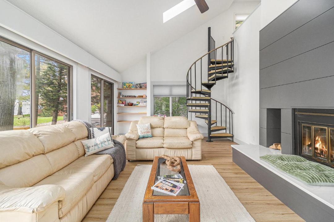 Photo of Livingroom in Silver Lake