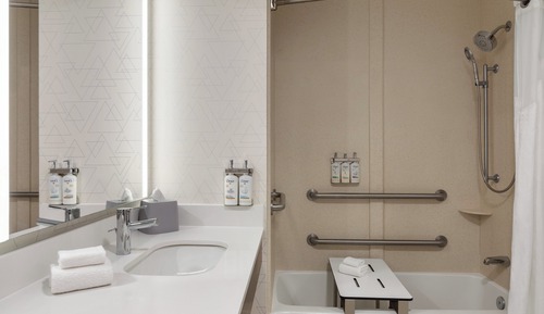 Suite, 1 King Bed, Accessible (Comm, Mobil, Accessible Tub)