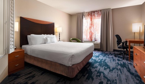 Room, 1 King Bed, Hearing Accessible (Roll-in Shower)