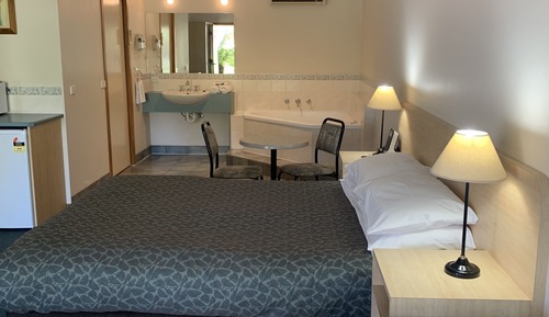 Queen Room With Spa Bath