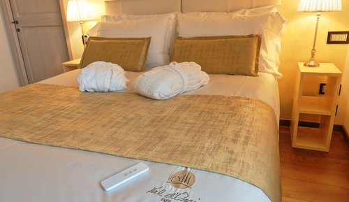 Royal Suite, 1 Queen Bed, Non Smoking, Hill View