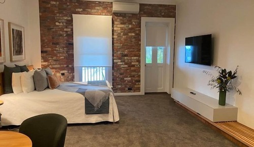 Royal Family Spa Suite