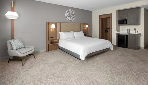 Standard Room, 1 King Bed, Accessible (Communications)