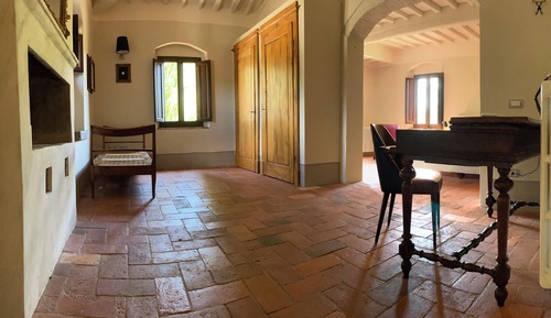 Suite, Hill View