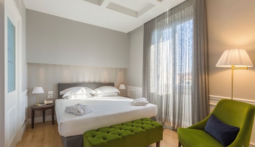 Suite Junior, vista cortile con accesso Spa
