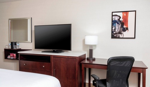Standard Room, 1 Queen Bed (Mobility/Hearing Accessible, Tub)