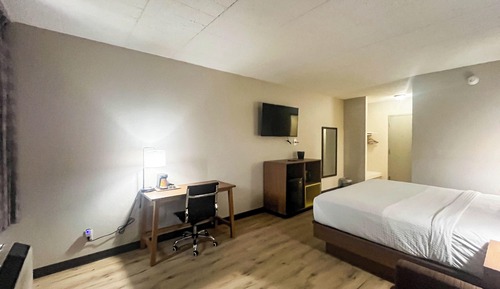 Room, 1 Queen Bed, Non Smoking (Microwave & Fridge)