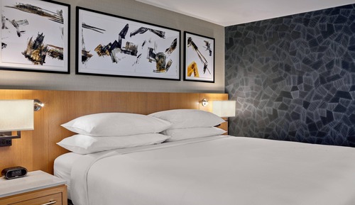 Deluxe Room, 1 King Bed, Non Smoking, River View