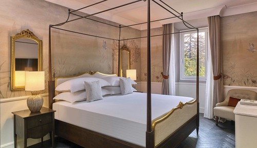 Suite, 1 King Bed, Garden View