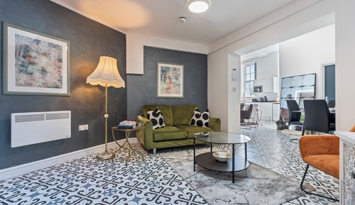 Deluxe Apartment