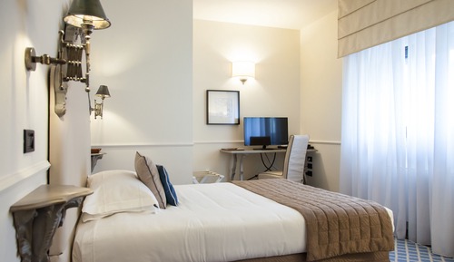 Deluxe Single Room