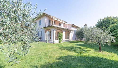 Villa with Garden View