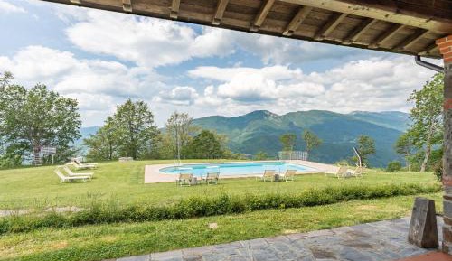Two-Bedroom Deluxe Apartment with Garden View