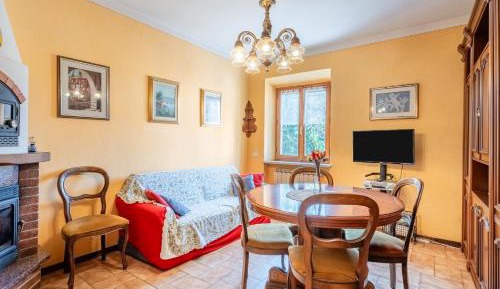 Two-Bedroom Apartment with Mountain View