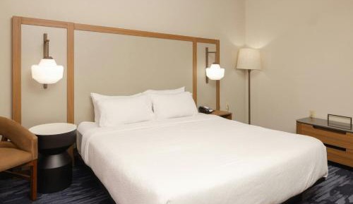 King Room with Roll-In Shower - Mobility Access/Hearing Accessible