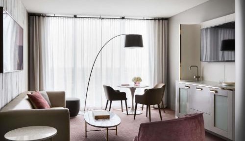 One-Bedroom Deluxe King Suite