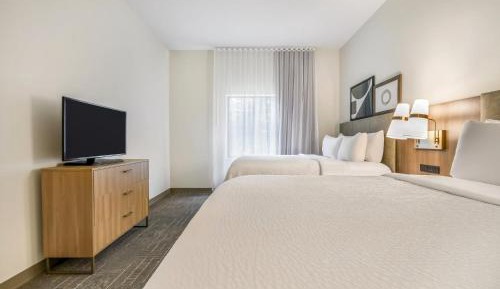 One-Bedroom Queen Suite