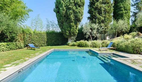 Villa with Garden View