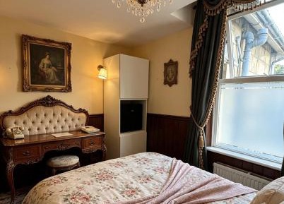 Deluxe Double Room (2 Adults + 1 Child)