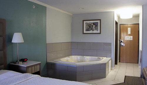King Suite with Jetted Tub - Non-Smoking