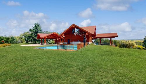 Three-Bedroom Vacation Home 
