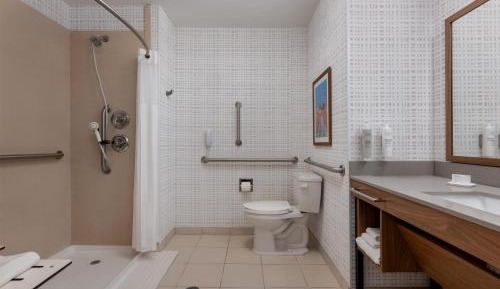King Room with Roll-In Shower - Mobility and Hearing Access/Non-Smoking