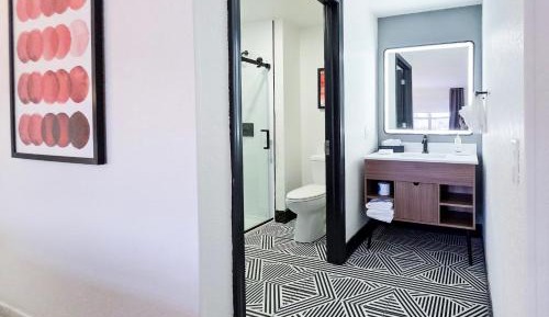 Deluxe Suite with Two Double Beds - Non-Smoking
