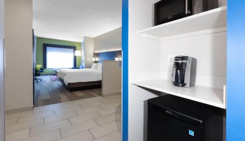 Suite with Jetted Tub - Non-Smoking