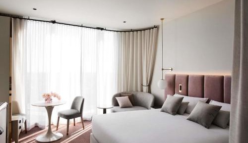 Deluxe King Room with Open Bathroom