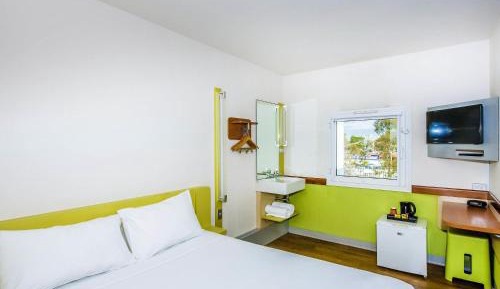 Standard Queen Room