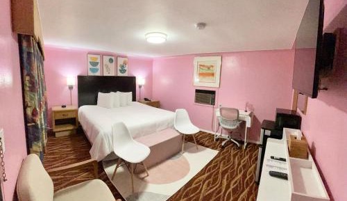 Standard King Room - Non-Smoking 