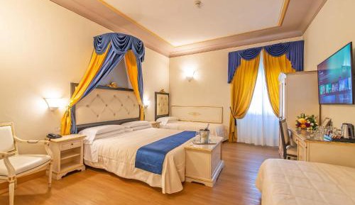 Quintuple Room