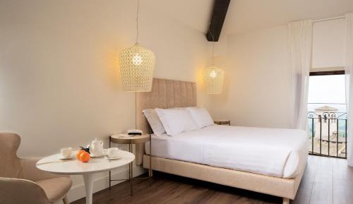 Suite with Valley View - No Elevator