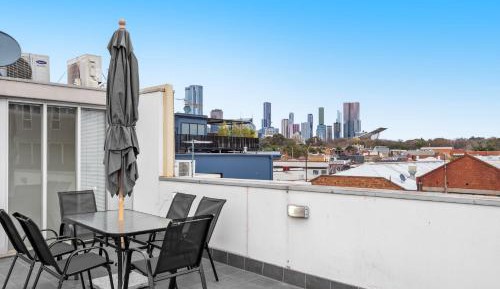 3 bedroom 2 bathroom Townhouse with Parking