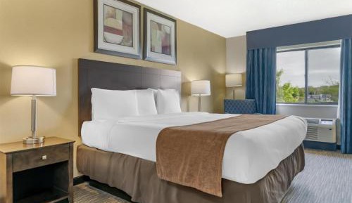 King Room with River View - Non-smoking