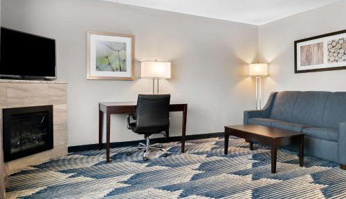 King Suite with Whirlpool and Sofa Bed