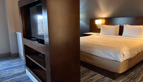 King Suite with Sofa Bed, Living Room and Soaker Tub - Non-Smoking