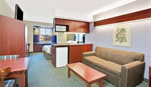 Queen Studio Suite - Non-Smoking