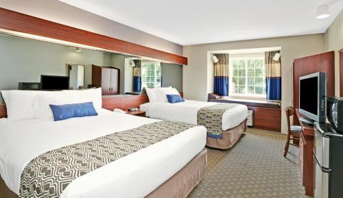 Deluxe Queen Room with Two Queen Beds - Non-Smoking