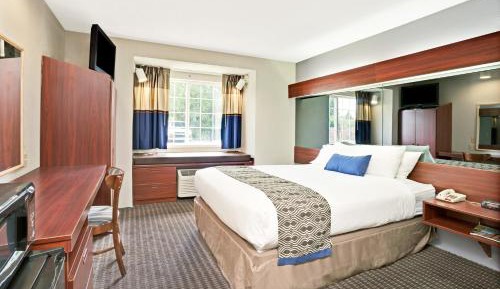 Queen Room - Non-Smoking