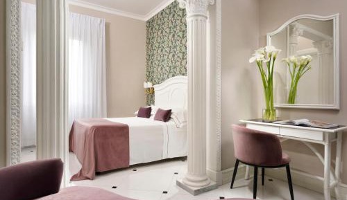 Superior Double Room with Partial Sea View