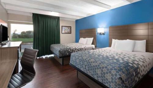 Queen Room with Two Queen Beds - Non-Smoking