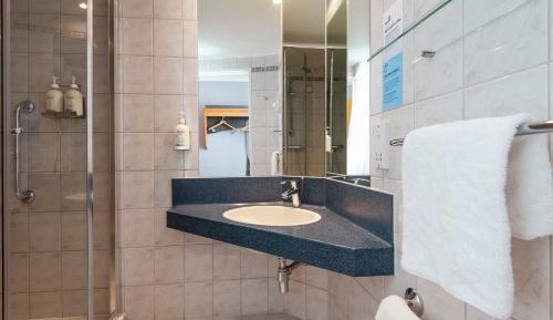Room allocated on Arrival with Free Hot Breakfast
