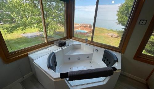 Deluxe King Room with Lake View