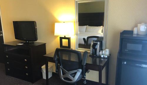 Queen Room with Two Queen Beds - Hearing Accessible