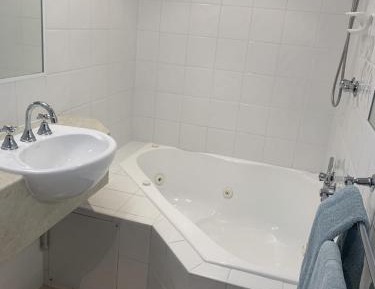 King Room with Spa Bath