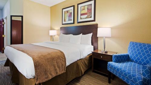 King Room with Roll-In Shower - Disability Access