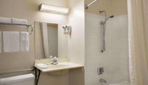 Queen Room - Mobility Access/Non-Smoking