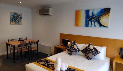 Luxury One-Bedroom Apartment with Spa Bath 